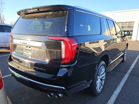 Used 2023 GMC Yukon XL Denali image 8