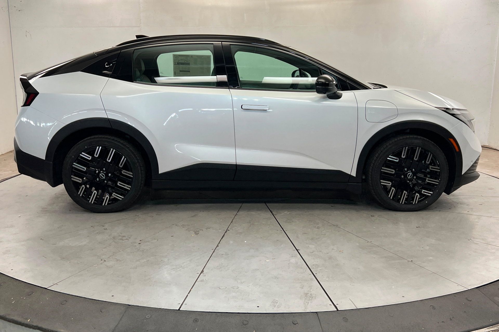 New 2026 Nissan Leaf Platinum+ w/ Illuminated Package FWD image 6