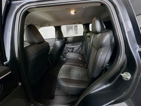 Used 2024 Mitsubishi Outlander SE image 26