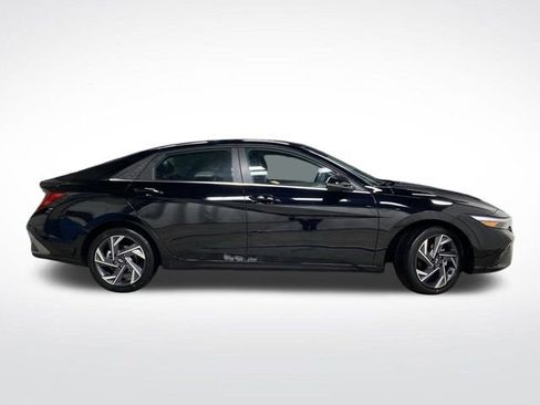 New 2026 Hyundai Elantra Limited image 2