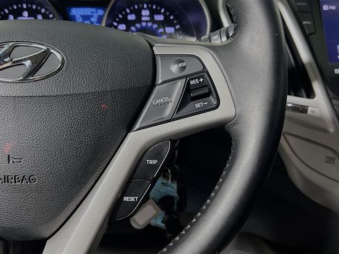 Used 2017 Hyundai Veloster FWD image 20