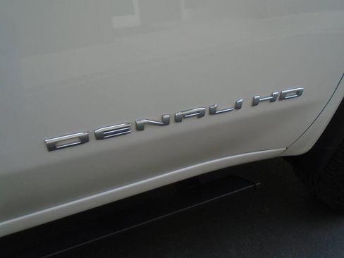 Used 2021 GMC Sierra 2500 Denali w/ Denali Ultimate Package image 22