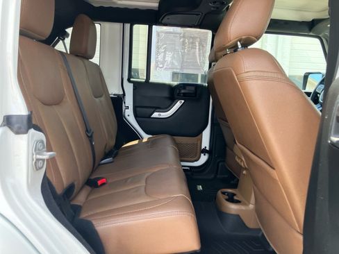 Used 2018 Jeep Wrangler Unlimited Sahara w/ Max Tow Package AWD/4WD image 33