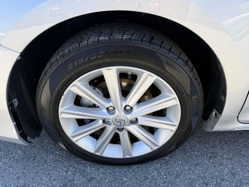 Used 2014 Toyota Camry XLE w/ Leather Package image 17