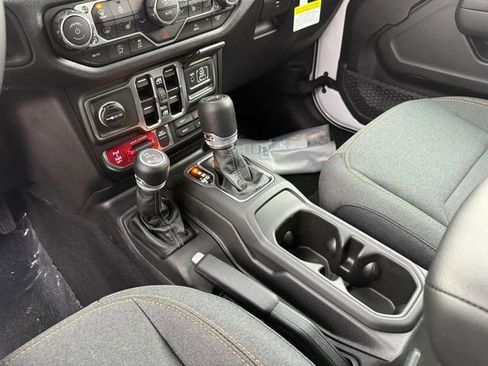 New 2025 Jeep Gladiator Willys image 27