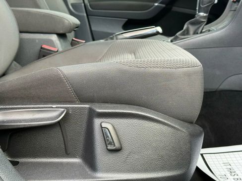 Used 2016 Volkswagen Golf S image 47