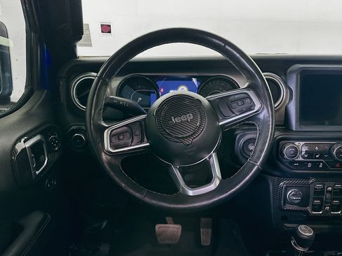 Used 2019 Jeep Wrangler Unlimited Sahara AWD/4WD image 17