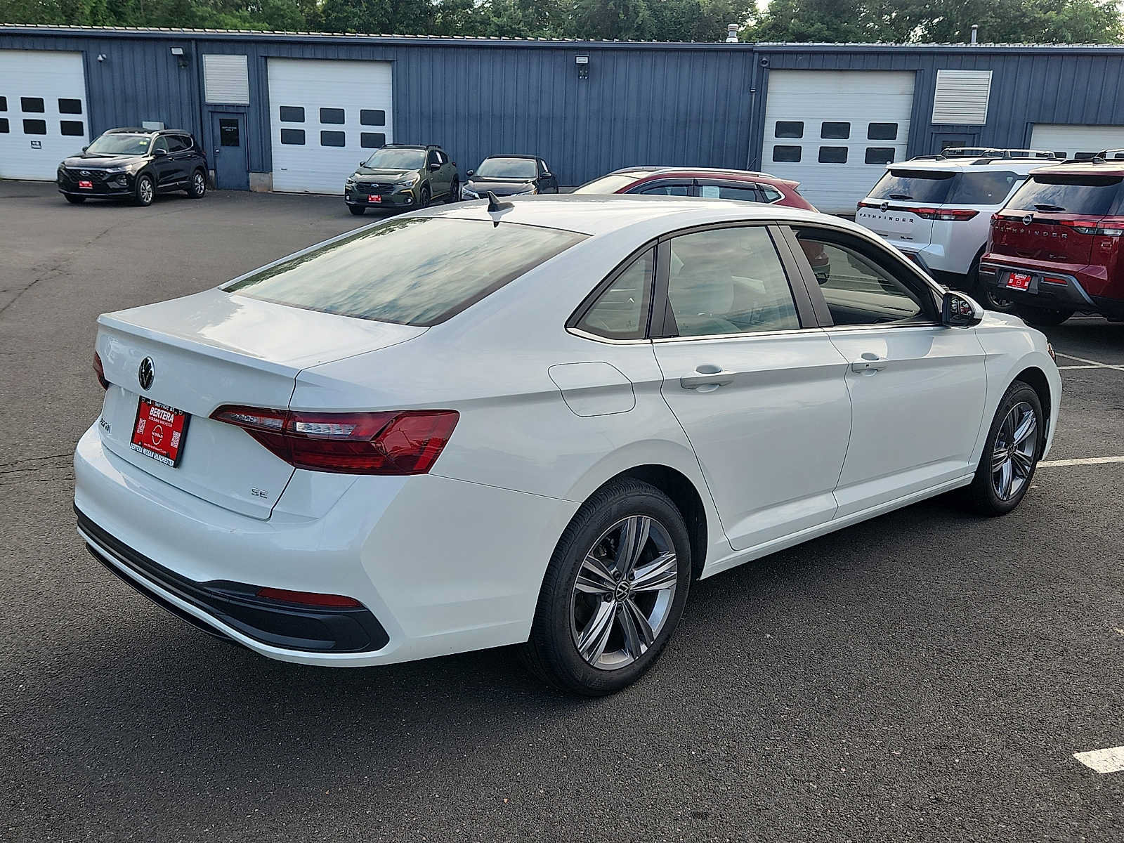Used 2024 Volkswagen Jetta SE FWD image 4