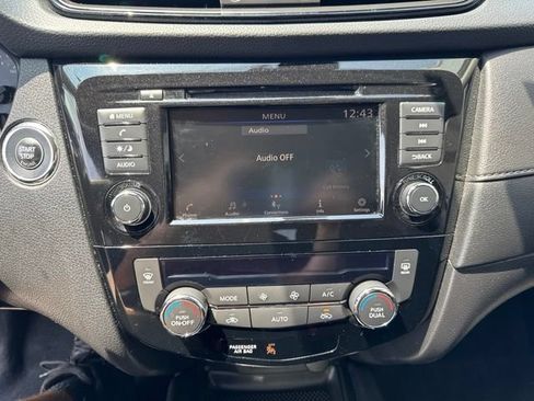 Used 2020 Nissan Rogue SV AWD/4WD image 17