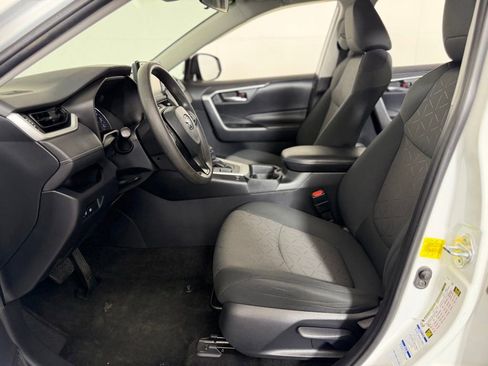 Used 2019 Toyota RAV4 XLE AWD/4WD image 27