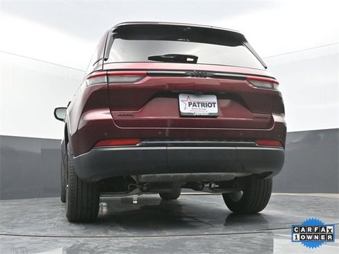 Used 2025 Jeep Grand Cherokee Limited w/ Luxury Tech Group II image 40