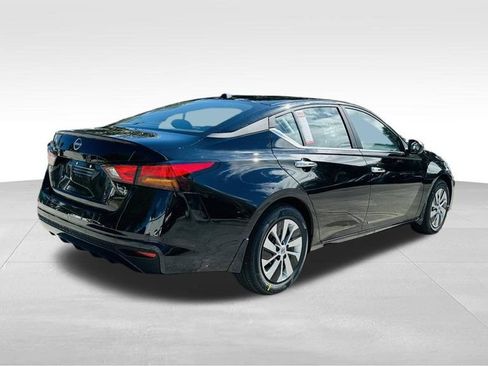 Used 2025 Nissan Altima 2.5 S FWD image 8