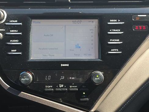 Used 2020 Toyota Camry SE w/ Convenience Package FWD image 14