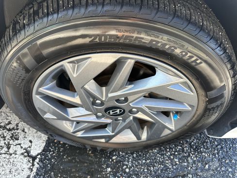 Used 2024 Hyundai Elantra SEL FWD image 6