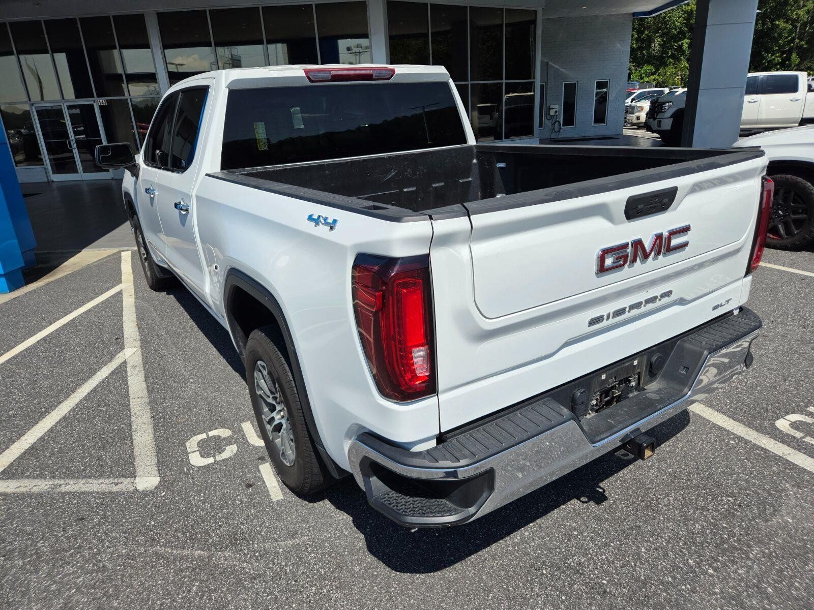 Used 2025 GMC Sierra 1500 SLT AWD/4WD image 9