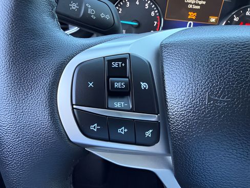 Used 2023 Ford Explorer XLT w/ Equipment Group 202A AWD/4WD image 19
