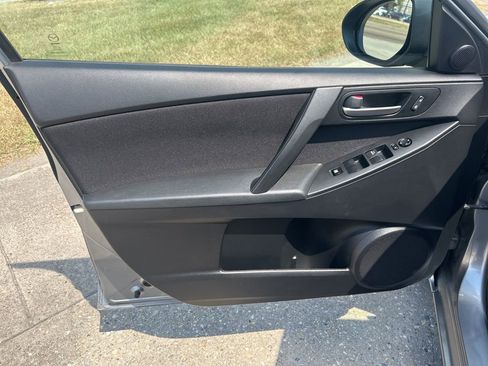 Used 2010 MAZDA MAZDA3 i Touring image 10