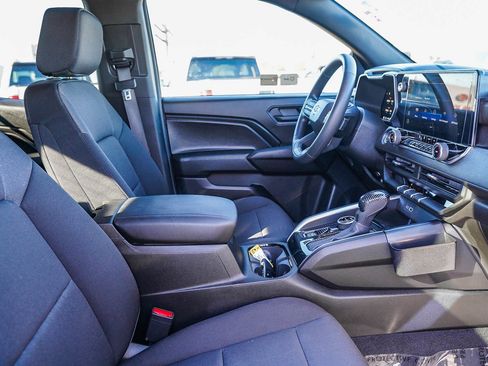 Used 2024 Chevrolet Colorado Trail Boss w/ Technology Package image 17