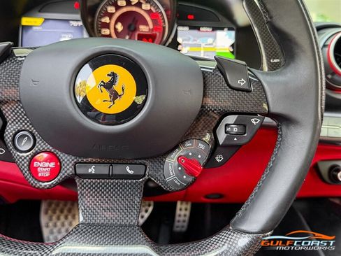 Used 2018 Ferrari 812 Superfast RWD image 27