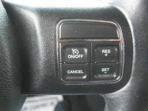 Used 2012 Jeep Grand Cherokee Laredo w/ Laredo E Group image 22