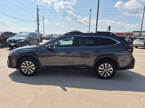 Used 2025 Subaru Outback Premium AWD/4WD image 9