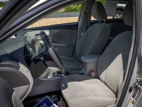 Used 2013 Toyota Corolla LE image 16