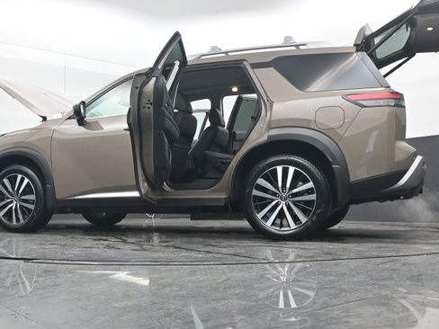 Certified 2024 Nissan Pathfinder Platinum w/ Cargo Package image 43