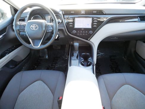 Used 2020 Toyota Camry LE image 10