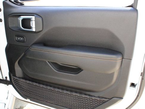 Certified 2023 Jeep Gladiator Overland AWD/4WD image 23