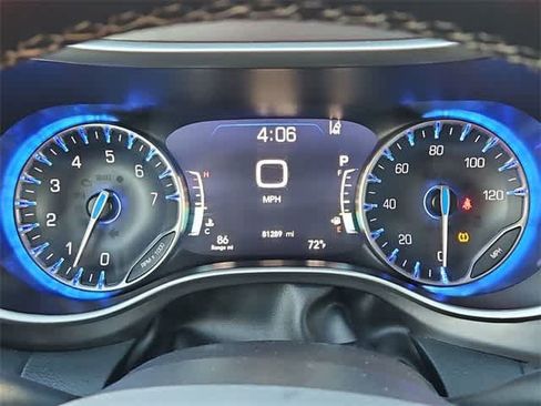 Used 2023 Chrysler Pacifica Touring-L image 32