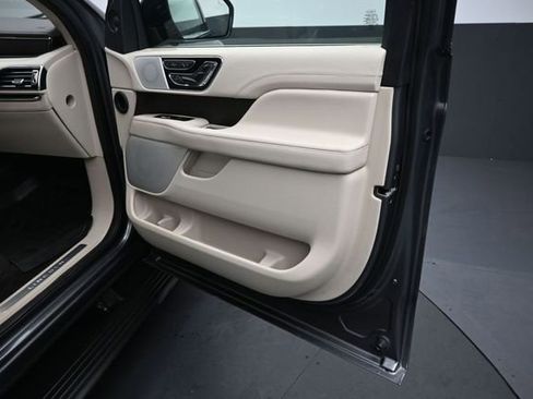 Certified 2021 Lincoln Navigator Reserve w/ Luxury Package AWD/4WD image 35