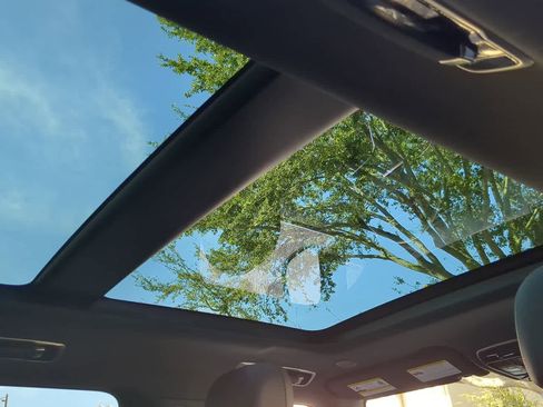 Used 2025 Land Rover Range Rover Sport image 23