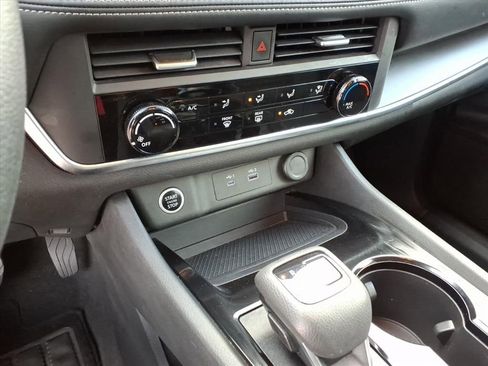 Used 2023 Nissan Rogue S image 23