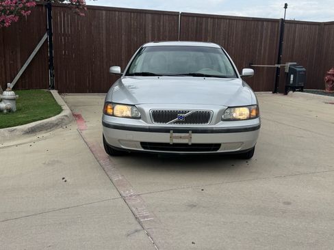 Used 2004 Volvo V70 2.4 FWD image 1
