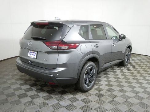 Used 2025 Nissan Rogue SV image 3