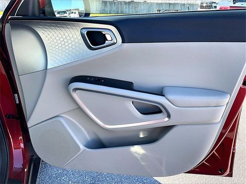 Used 2023 Kia Soul LX w/ LX Technology Package image 12