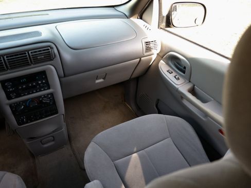 Used 2004 Oldsmobile Silhouette GL image 18