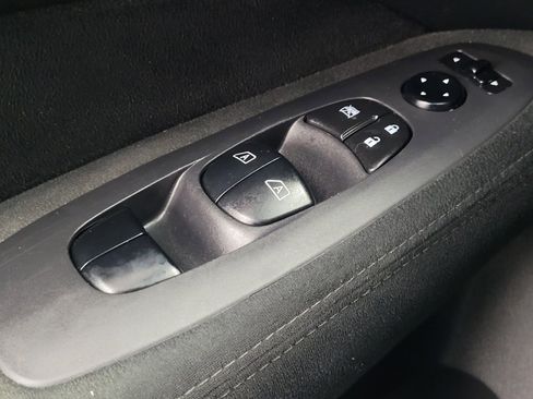 Used 2016 Nissan Pathfinder SV AWD/4WD image 27