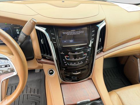 Used 2016 Cadillac Escalade Platinum AWD/4WD image 12