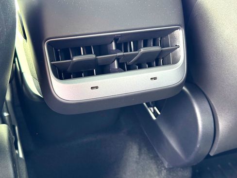 Used 2024 Tesla Model Y Long Range image 20