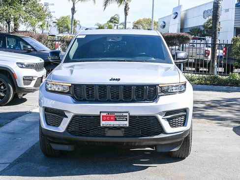 New 2025 Jeep Grand Cherokee Altitude image 2