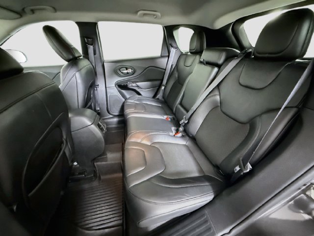 Used 2021 Jeep Cherokee Latitude Plus AWD/4WD image 23