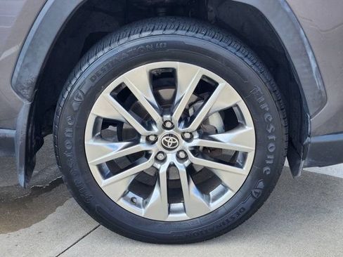 Used 2021 Toyota RAV4 XLE Premium FWD image 10