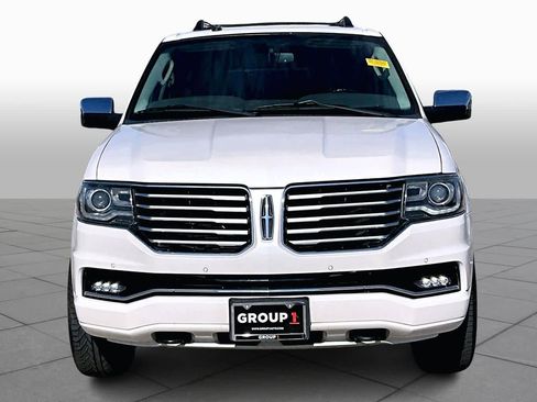 Used 2017 Lincoln Navigator Select image 3