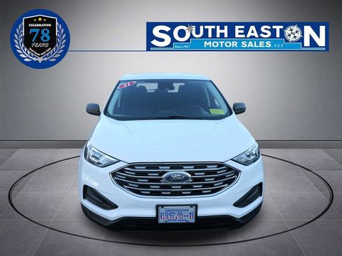 Used 2021 Ford Edge SE image 3