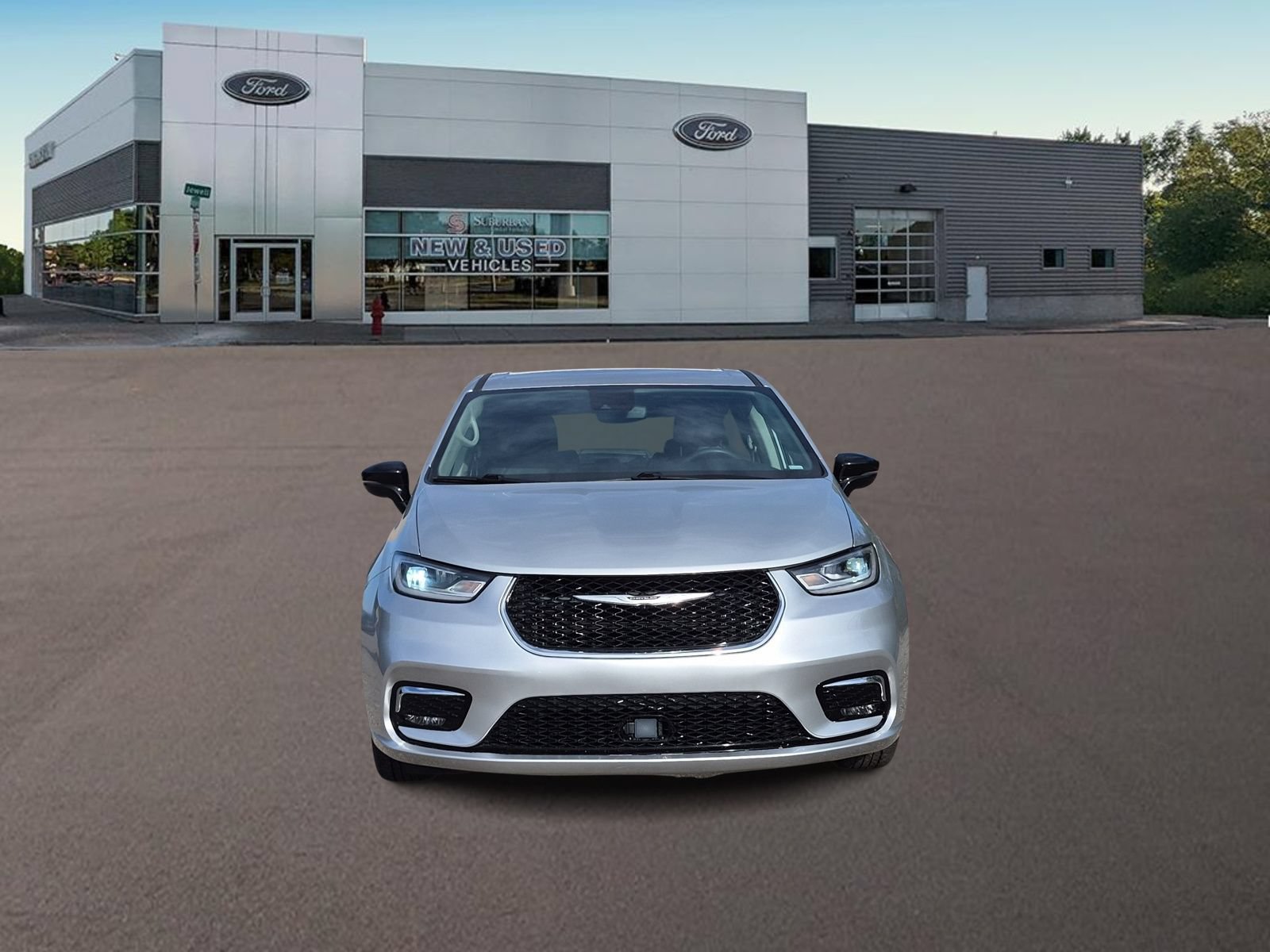 Used 2024 Chrysler Pacifica Touring-L FWD image 3