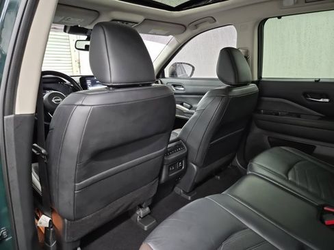 Used 2022 Nissan Pathfinder Platinum w/ Cargo Package image 15