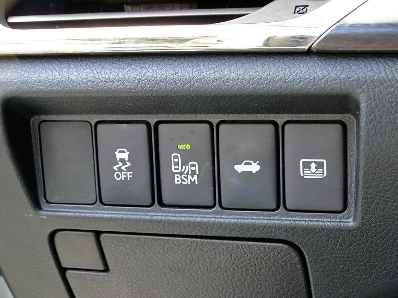 Used 2016 Toyota Avalon Limited w/ Protection Package FWD image 24