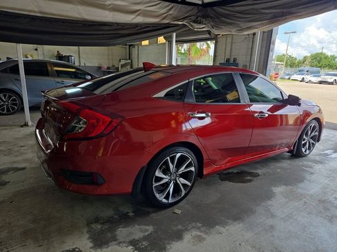 Used 2019 Honda Civic Touring image 4