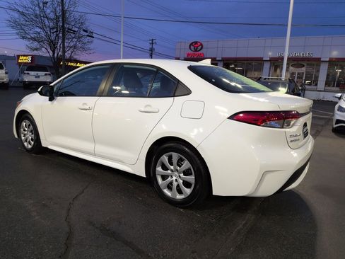 Used 2021 Toyota Corolla LE w/ Carpet Mat Package (TMS) image 3